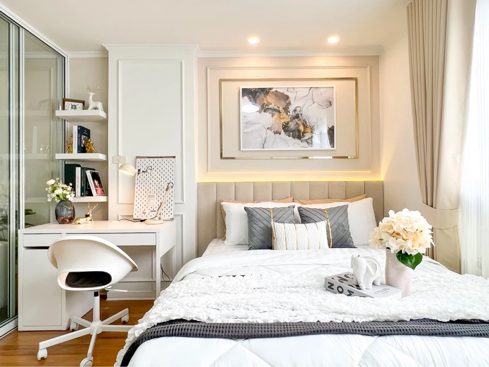 For sale: Lumpini Place Narathiwas 24. Each unit is private, with a closed kitchen on the balcony. Beautifully decorated and very livable. Book now!