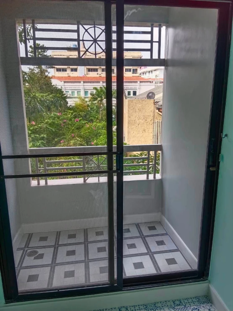 For sale: Lumpini Place Narathiwas 24. The unit is unfurnished except for one sofa. It's very clean, bright, and airy, allowing you to decorate it to