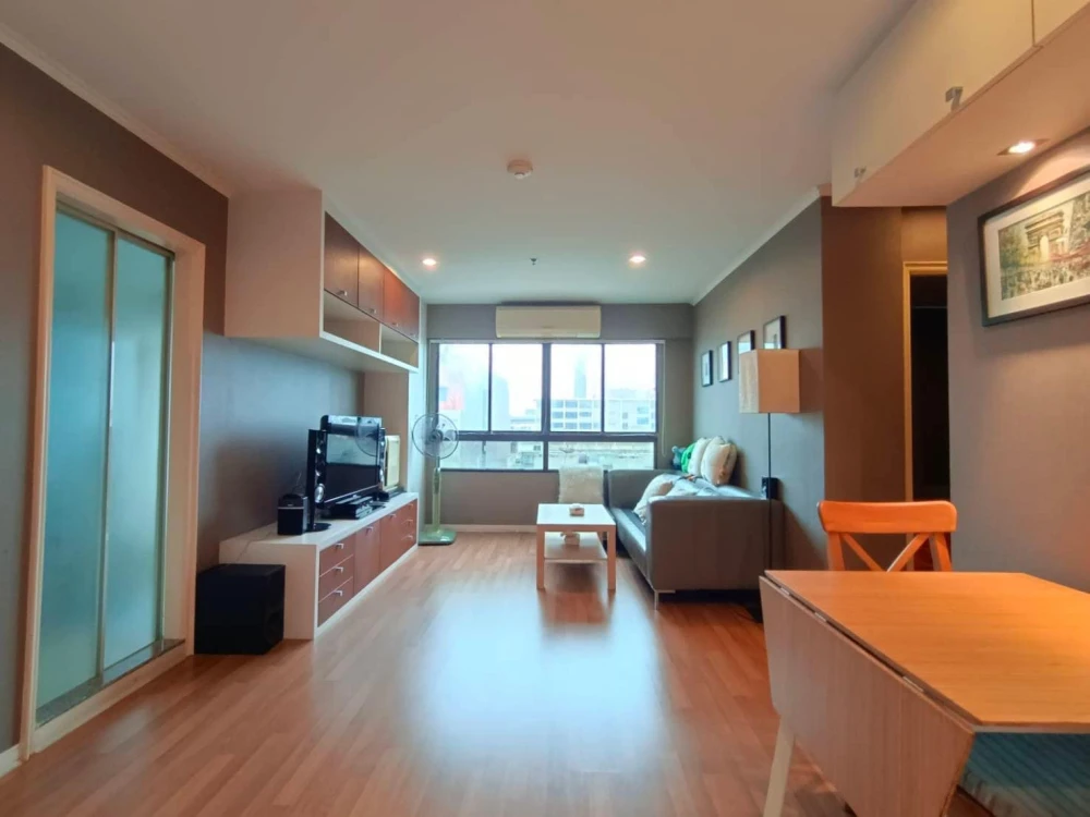 For sale: Lumpini Place Pinklao, 2 bedrooms, 2 bathrooms, pool view, fully furnished, very beautiful room, new condition, hurry up and grab it.