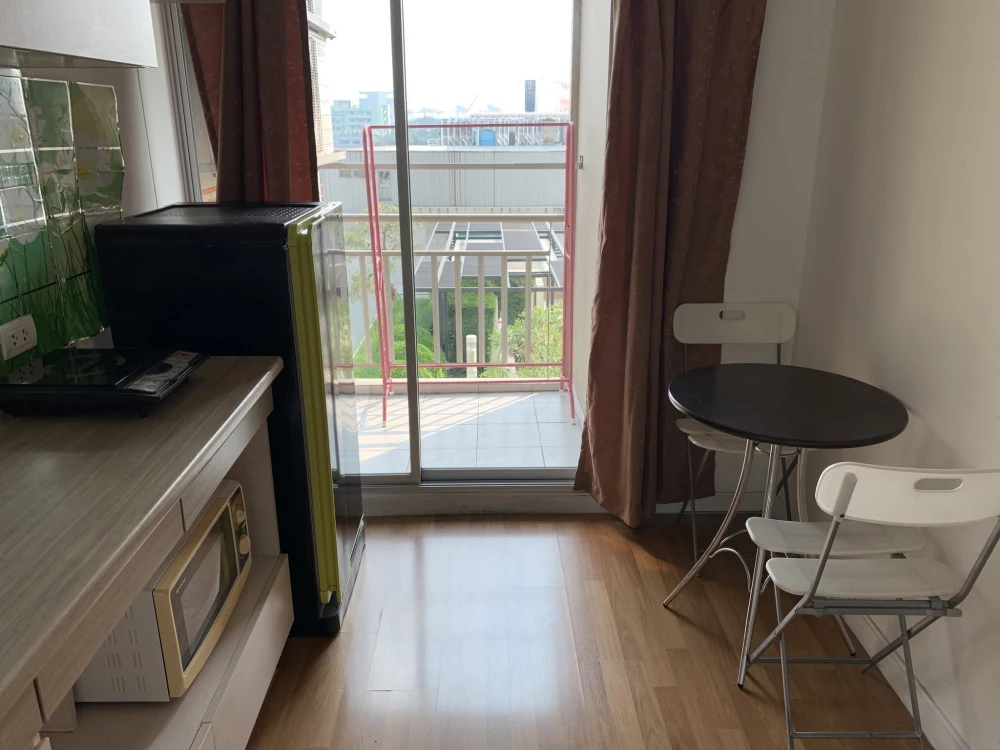 For sale: Lumpini Place Rama 4-Kluaynamthai, 8th floor, corner unit with pool view, fully furnished. Book now!