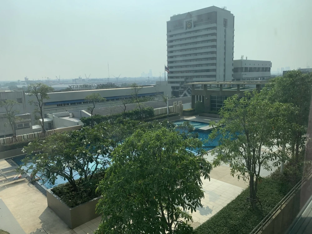For sale: Lumpini Place Rama 4-Kluaynamthai, 8th floor, corner unit with pool view, fully furnished. Book now!