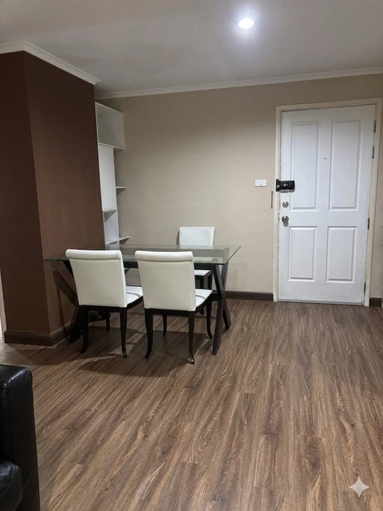 For sale: Lumpini Place Rama 8, 1st floor, corner unit. Quiet, peaceful, with a lush garden view and good air quality. Don't miss out!