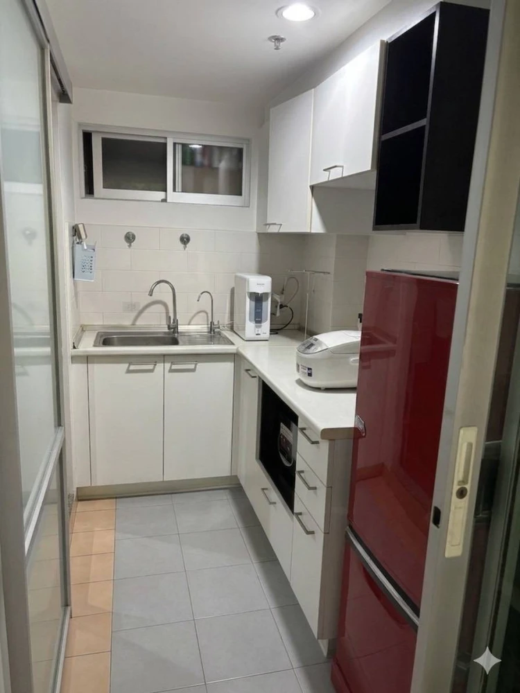For sale: Lumpini Place Rama 8, 1st floor, corner unit. Quiet, peaceful, with a lush garden view and good air quality. Don't miss out!
