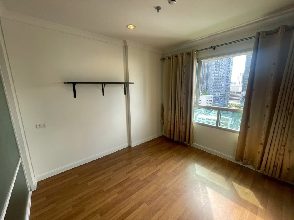 For sale: Lumpini Place Rama 9-Ratchada, Central Rama 9 view, Building C, very nice atmosphere. You'll regret it if you miss it.
