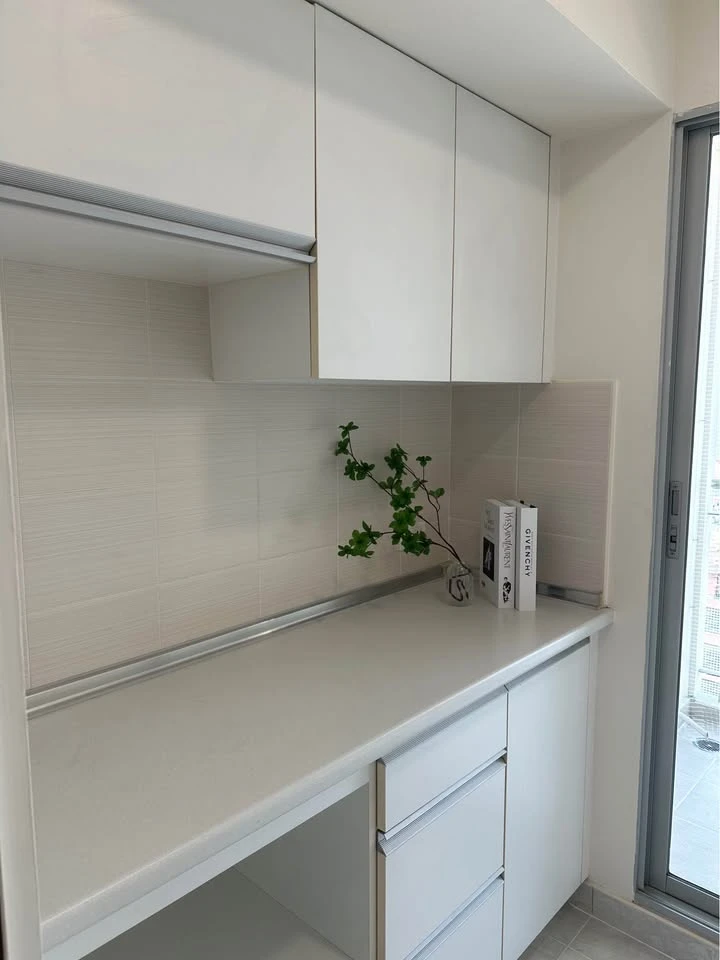 For sale: Lumpini Place Rama 9-Ratchada. Well-divided units, near fire escape, and decorated in a Modern Classic style. A must-see!
