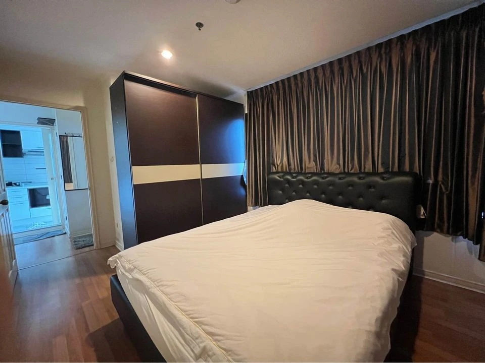 For sale: Lumpini Place Ratchada - Tha Phra, corner room, no room opposite, only one room attached, great view, cool breeze, book now