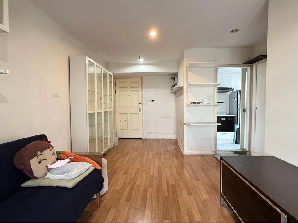 For sale: Lumpini Place Ratchada - Tha Phra, corner room, no room opposite, only one room attached, great view, cool breeze, book now