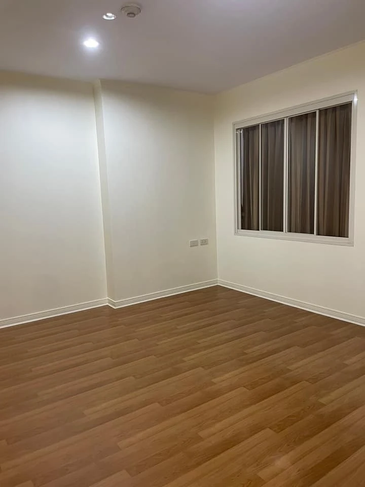 For sale: Lumpini Place Ratchada - Tha Phra, empty room, can be decorated as you like, view of the pool, hurry and reserve before you miss out.