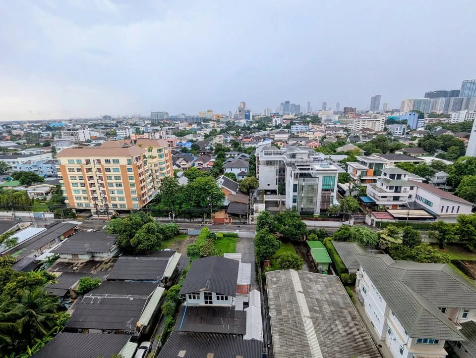 For sale: Lumpini Place Ratchayothin, Elephant Building view, good sun, good wind, very good condition, airy room, easy to decorate, must reserve.
