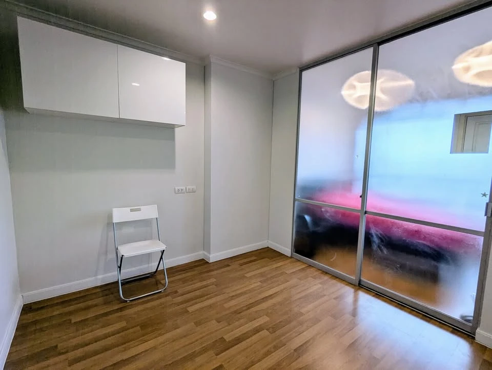 For sale: Lumpini Place Ratchayothin, Elephant Building view, good sun, good wind, very good condition, airy room, easy to decorate, must reserve.