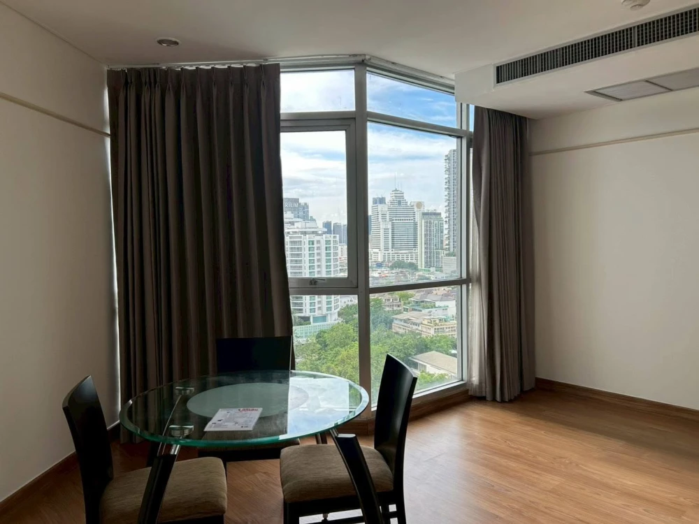 For sale: Lumpini Place Water Cliff, Building B, 16th floor. Every room has a swimming pool view and a large usable area. Book now!