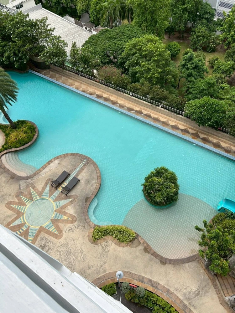 For sale: Lumpini Place Water Cliff, Building B, 16th floor. Every room has a swimming pool view and a large usable area. Book now!