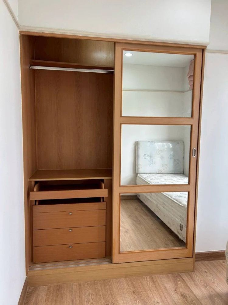 For sale: Lumpini Place Water Cliff, Building B, 16th floor. Every room has a swimming pool view and a large usable area. Book now!