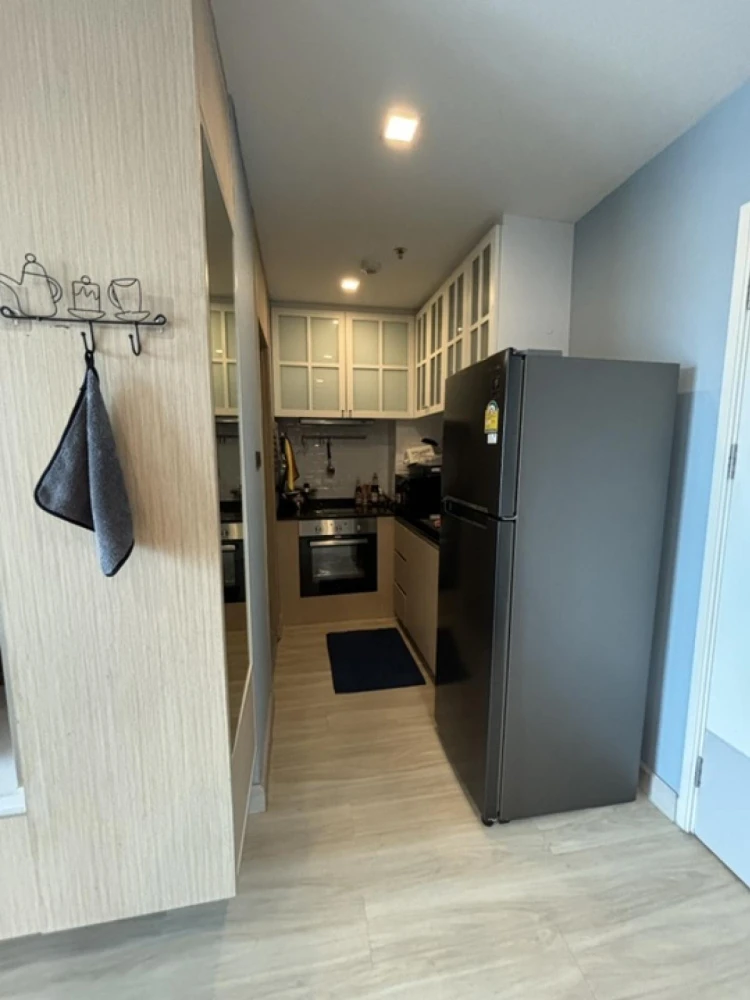 For sale: Lumpini Place Srinakarin - Hua Mak Station, fully furnished and equipped with appliances. Reserve now!