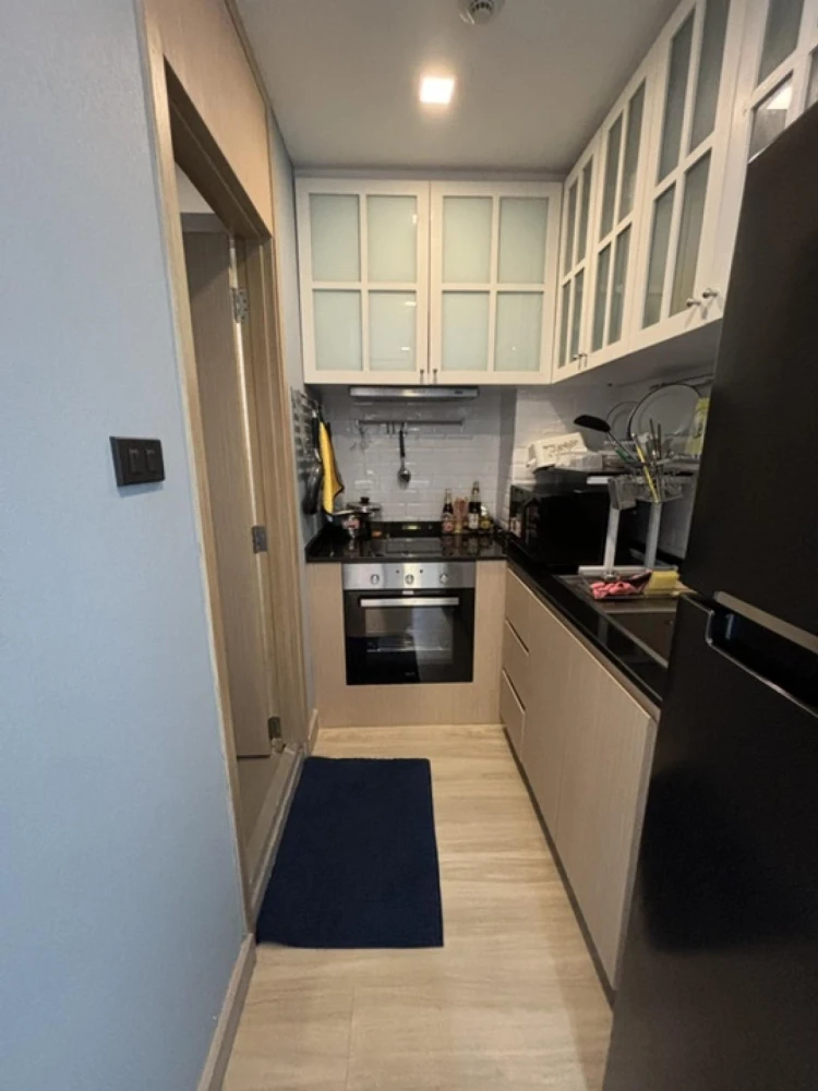 For sale: Lumpini Place Srinakarin - Hua Mak Station, fully furnished and equipped with appliances. Reserve now!
