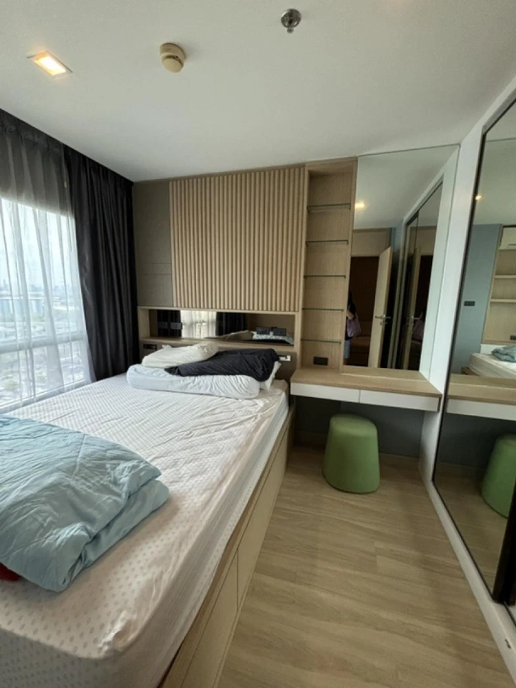 For sale: Lumpini Place Srinakarin - Hua Mak Station, fully furnished and equipped with appliances. Reserve now!