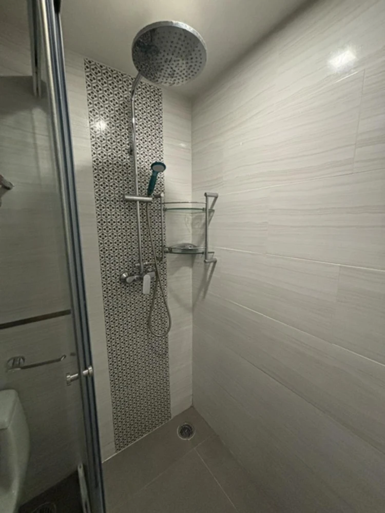 For sale: Lumpini Place Srinakarin - Hua Mak Station, fully furnished and equipped with appliances. Reserve now!