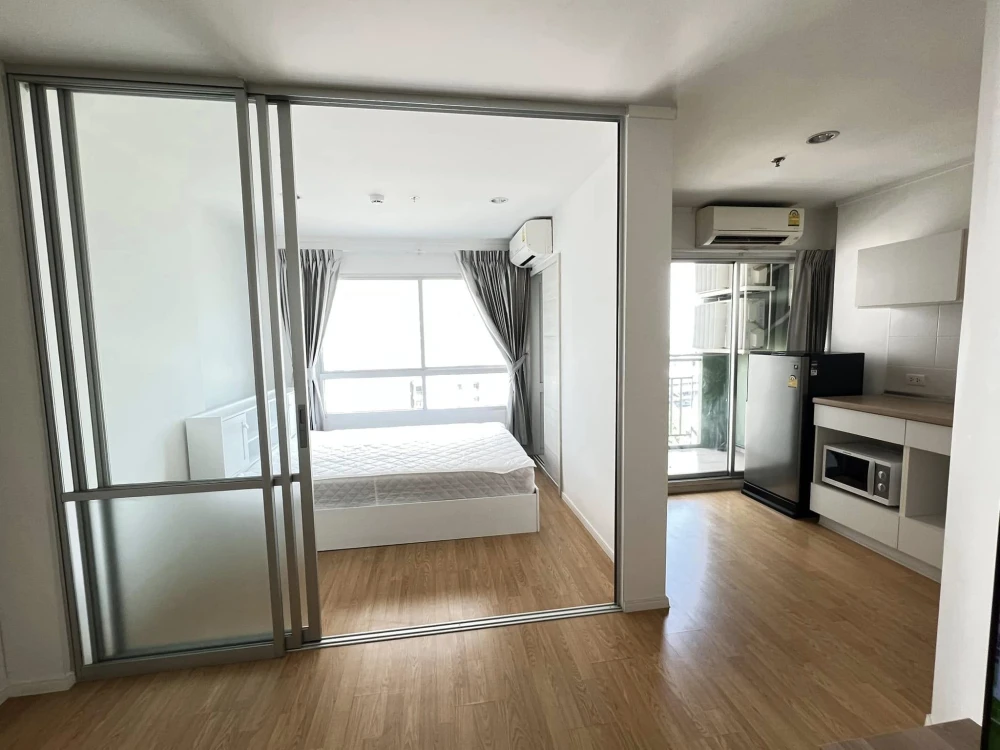 For sale: Lumpini Place Srinakarin-Hua Mak Station, separated rooms. Room renovation lovers, don't miss this. Book now.