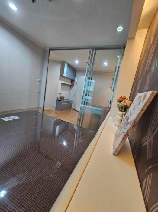 For sale: Lumpini Mega City Bangna, has built-in furniture, ready to install quality wallpaper, move in now, don't hesitate.