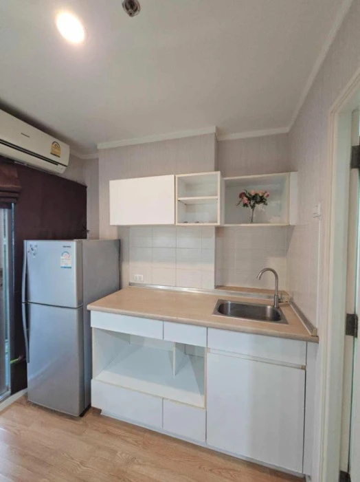 For sale: Lumpini Mega City Bangna, has built-in furniture, ready to install quality wallpaper, move in now, don't hesitate.