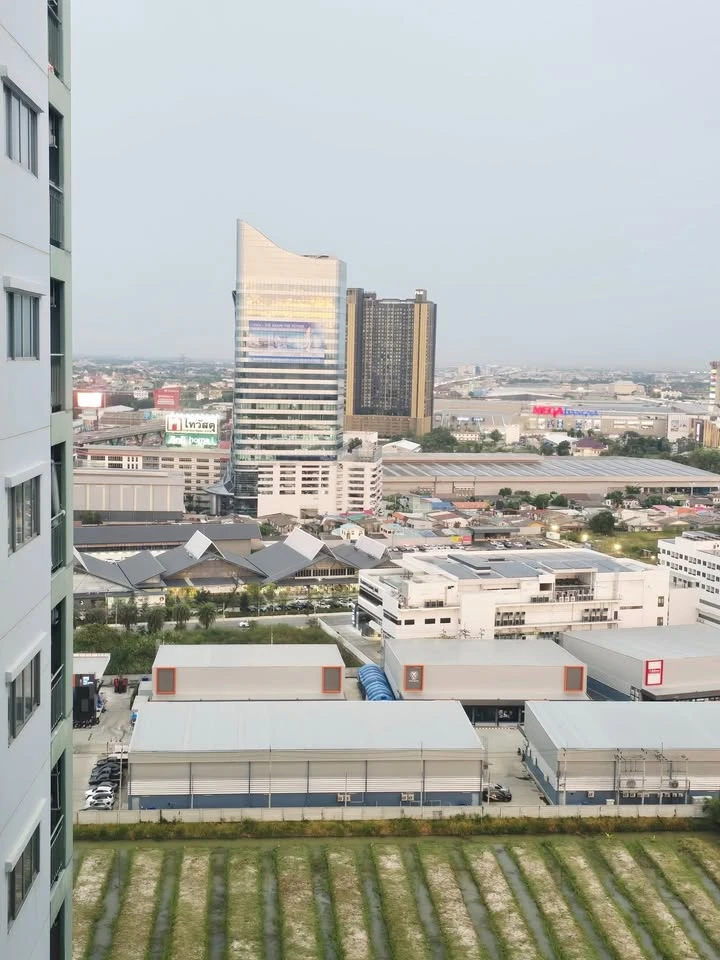 For sale: Lumpini Mega City Bangna. The room is on a very high floor, with a beautiful view, open, and beautifully decorated. Fully furnished. Ready t
