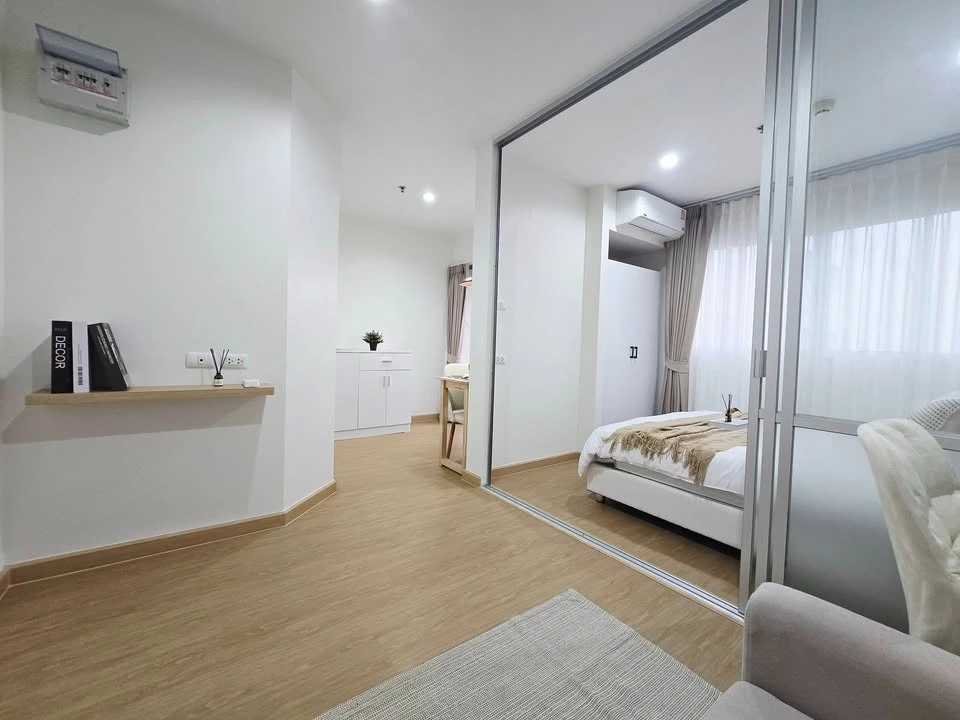 For sale: Lumpini Mega City Bangna. The room is on a very high floor, with a beautiful view, open, and beautifully decorated. Fully furnished. Ready t