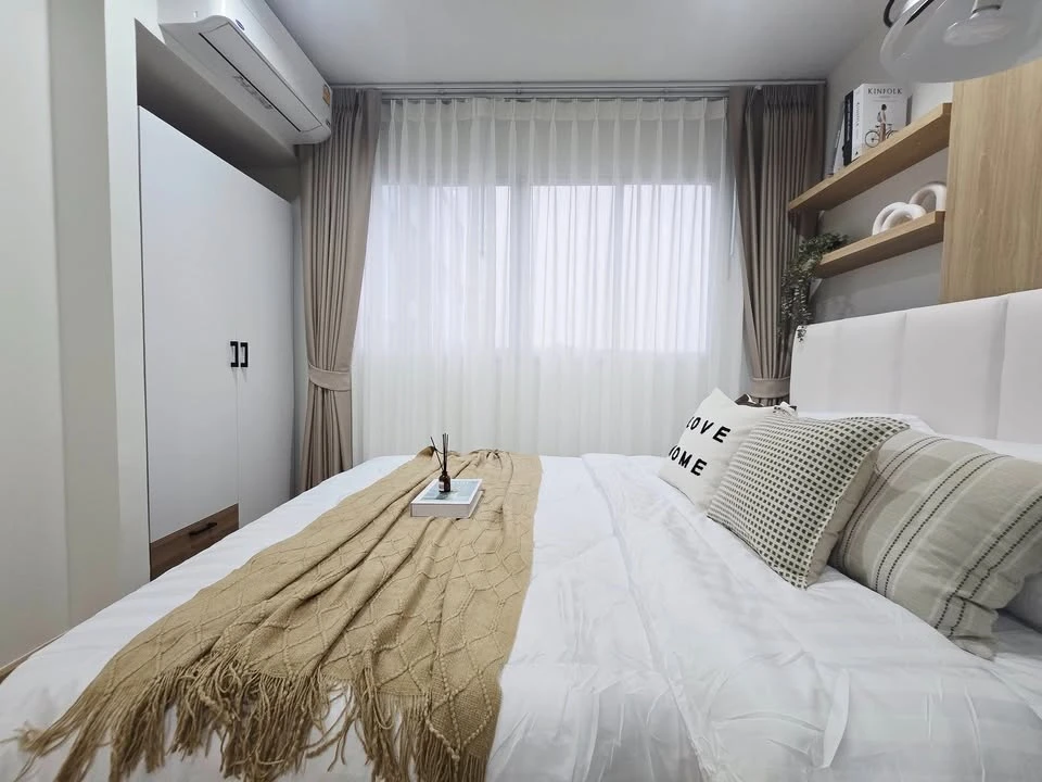 For sale: Lumpini Mega City Bangna. The room is on a very high floor, with a beautiful view, open, and beautifully decorated. Fully furnished. Ready t