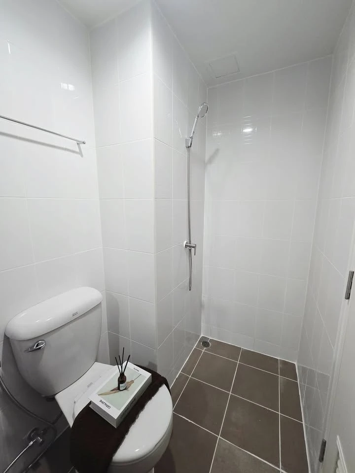For sale: Lumpini Mega City Bangna. The room is on a very high floor, with a beautiful view, open, and beautifully decorated. Fully furnished. Ready t