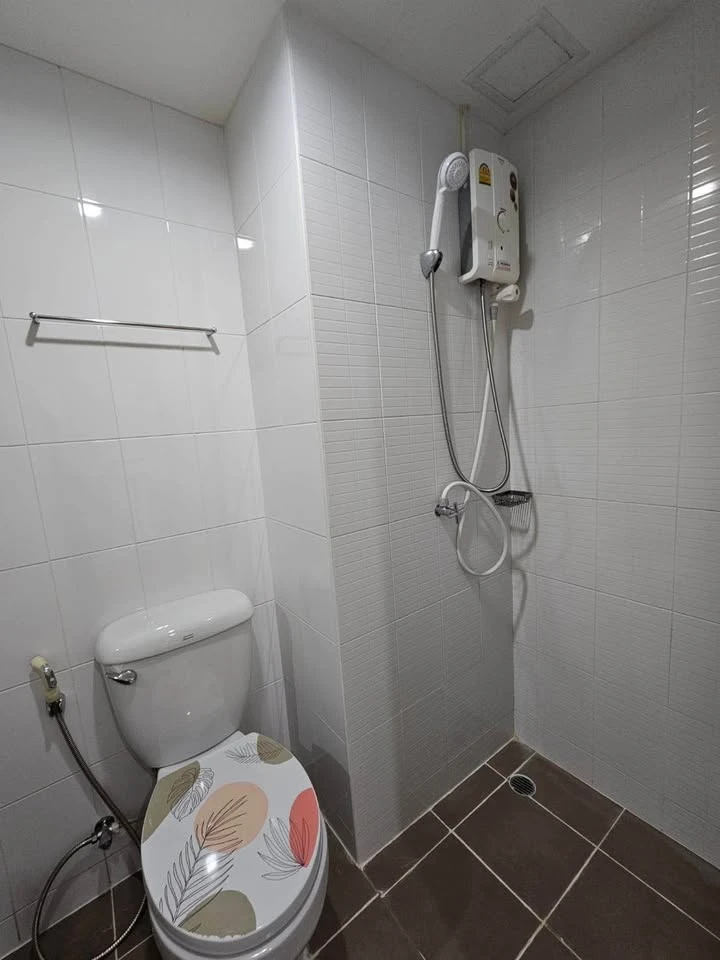 For sale or rent: Lumpini Mega City Bangna, empty corner room, not crowded, quiet, very private. Interested, book now.