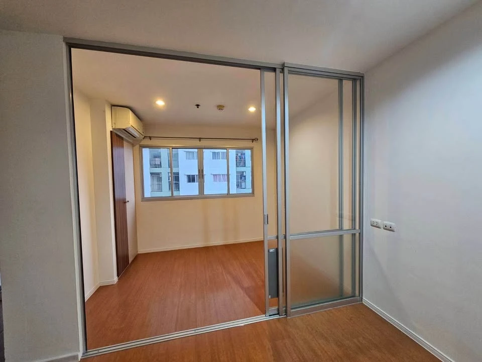 For sale or rent: Lumpini Mega City Bangna, empty corner room, not crowded, quiet, very private. Interested, book now.