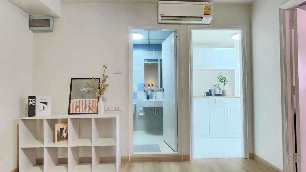 For sale: Lumpini Center Nawamin, decorated in a luxurious modern style (pictured). Fully furnished, like getting a new condo. Condo in the heart of t