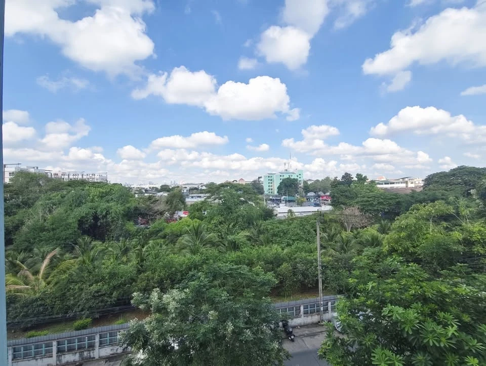 For sale: Lumpini Center Nawamin (Happyland Phase 5), 5th floor, near the elevator, fire exit, pleasant green garden view. Hurry and reserve now!