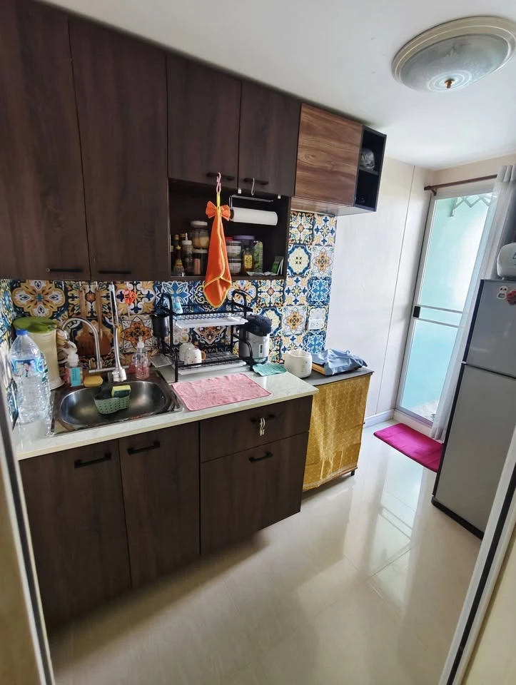 For sale: Lumpini Center Nawamin (Happyland Phase 5), 5th floor, near the elevator, fire exit, pleasant green garden view. Hurry and reserve now!