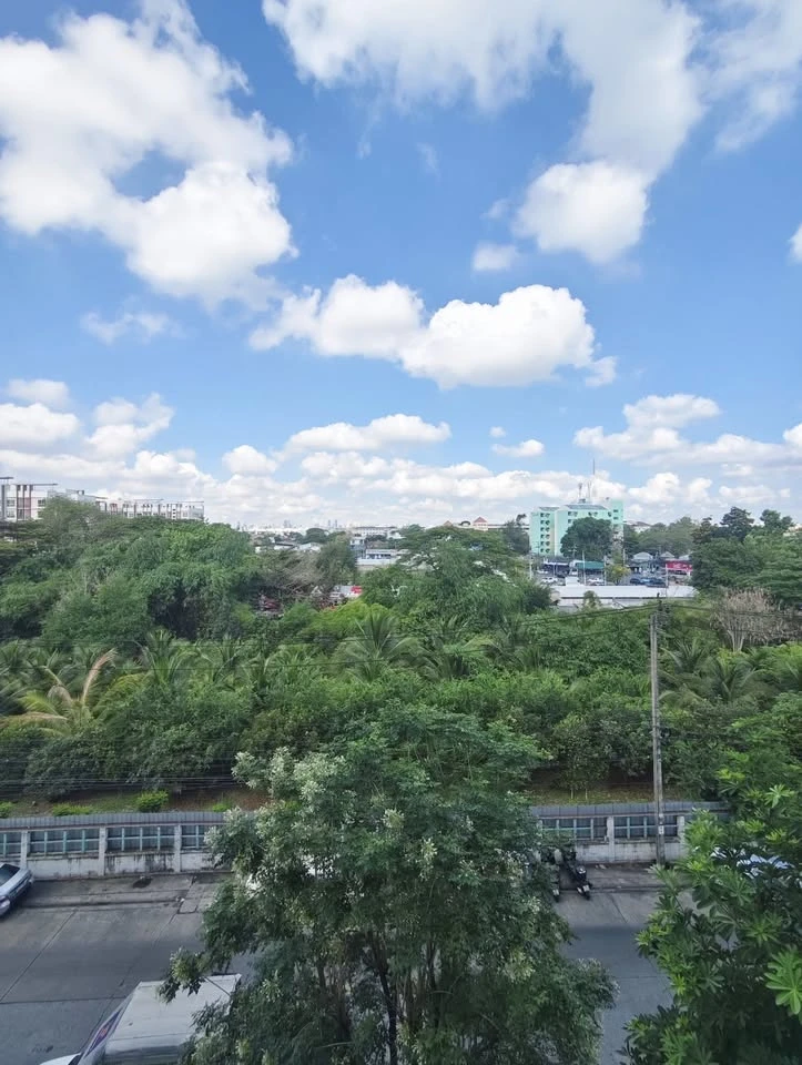 For sale: Lumpini Center Nawamin (Happyland Phase 5), 5th floor, near the elevator, fire exit, pleasant green garden view. Hurry and reserve now!