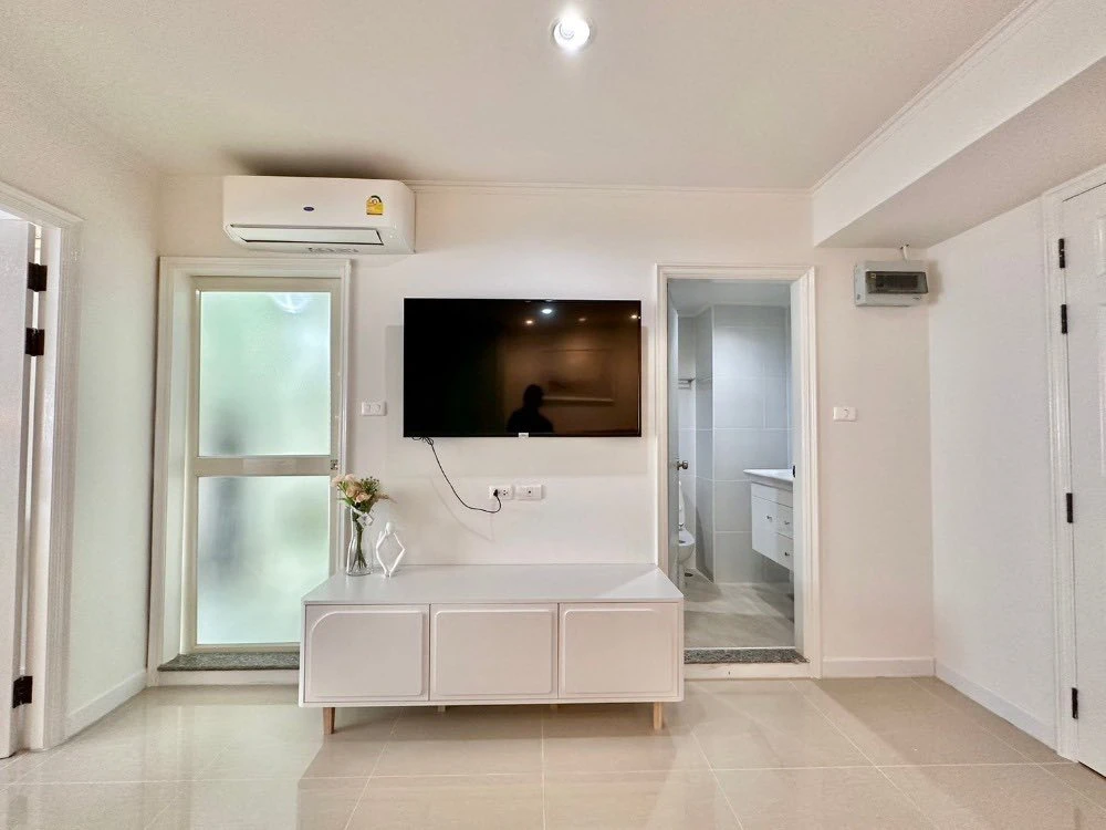 For sale: Lumpini Place Ratchada - Tha Phra, spacious room, comfortable, fully furnished, ready to move in, book now, don't miss out!!