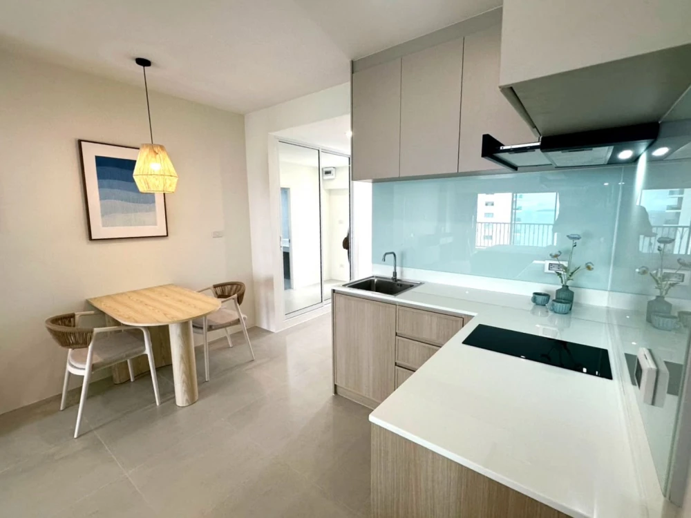 For sale: Wongamat Garden Beach Resort Condominium, Coastal Design style, fully furnished, no opposite units, good ventilation, private.