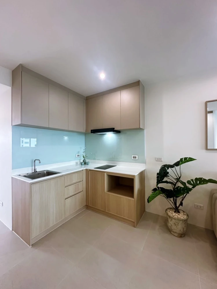 For sale: Wongamat Garden Beach Resort Condominium, Coastal Design style, fully furnished, no opposite units, good ventilation, private.
