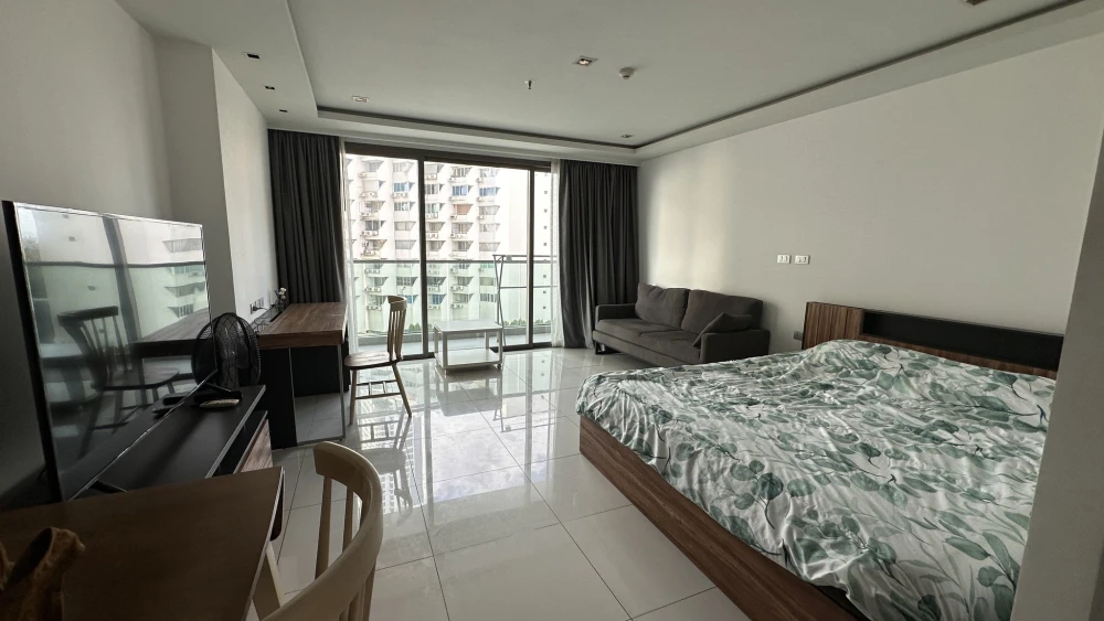 For sale: Wongamat Tower Condominium, ready to move in, sea view, beachfront, fully furnished, great amenities, don't miss out if you book+++