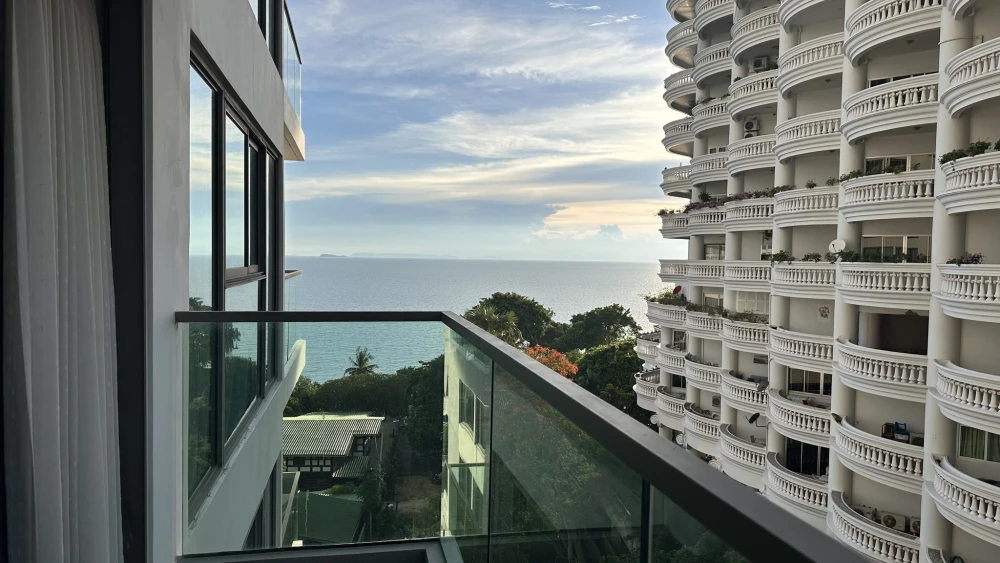 For sale: Wongamat Tower Condominium, ready to move in, sea view, beachfront, fully furnished, great amenities, don't miss out if you book+++
