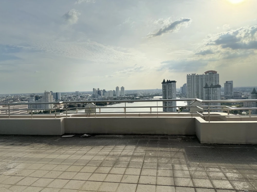 For sale: Watermark Chao Phraya River, 3-storey penthouse, high ceiling, over 100 sq m rooftop. Hurry and reserve now!
