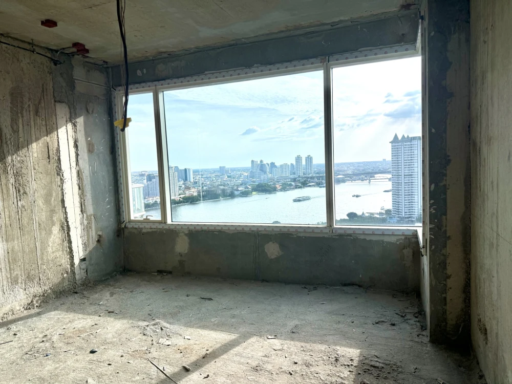 For sale: Watermark Chao Phraya River, 3-storey penthouse, high ceiling, over 100 sq m rooftop. Hurry and reserve now!