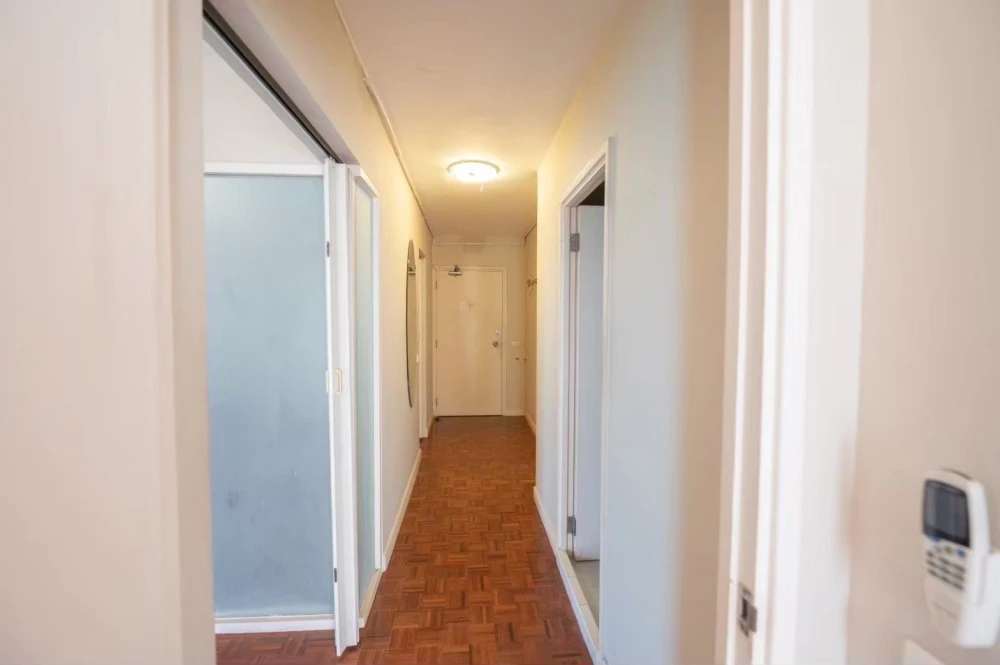 For sale: Victoria Lakeview Condominium, convenient transportation, original room, can be decorated as you like. Must book now.