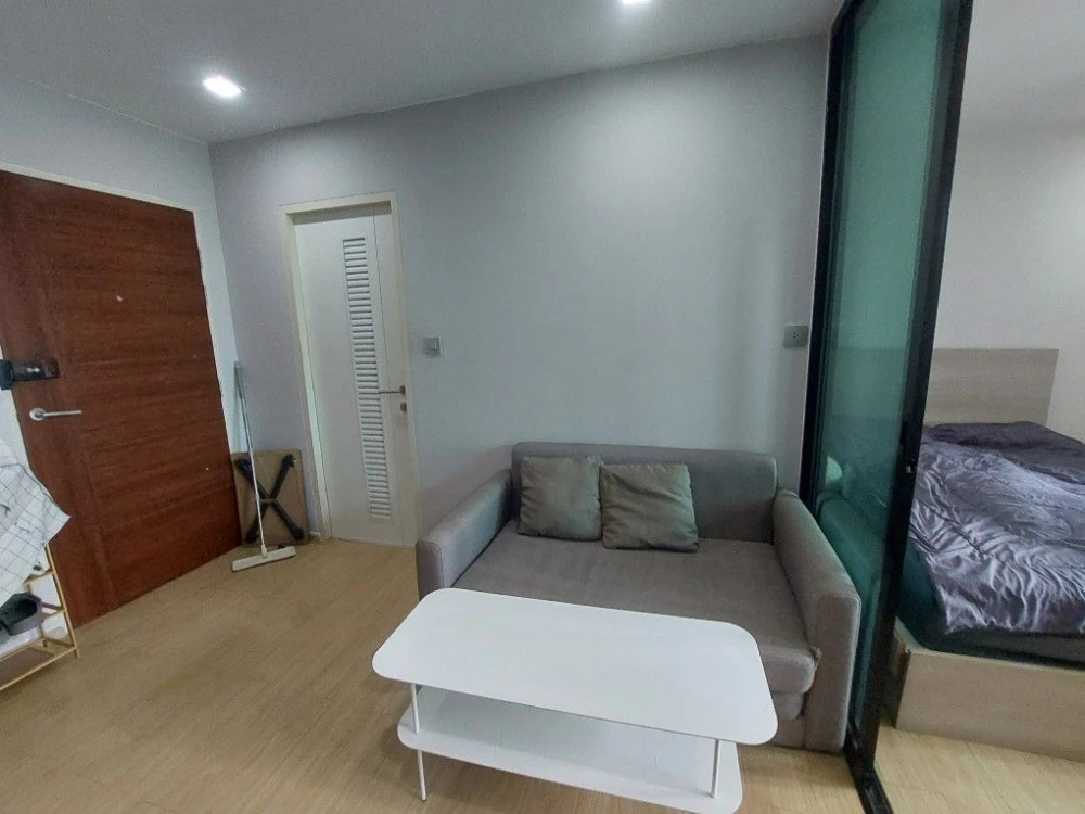 Wynn Condo, Phaholyothin 52, 8th floor, corner unit for sale. Quiet and private, perfect for relaxation. Don't miss out!