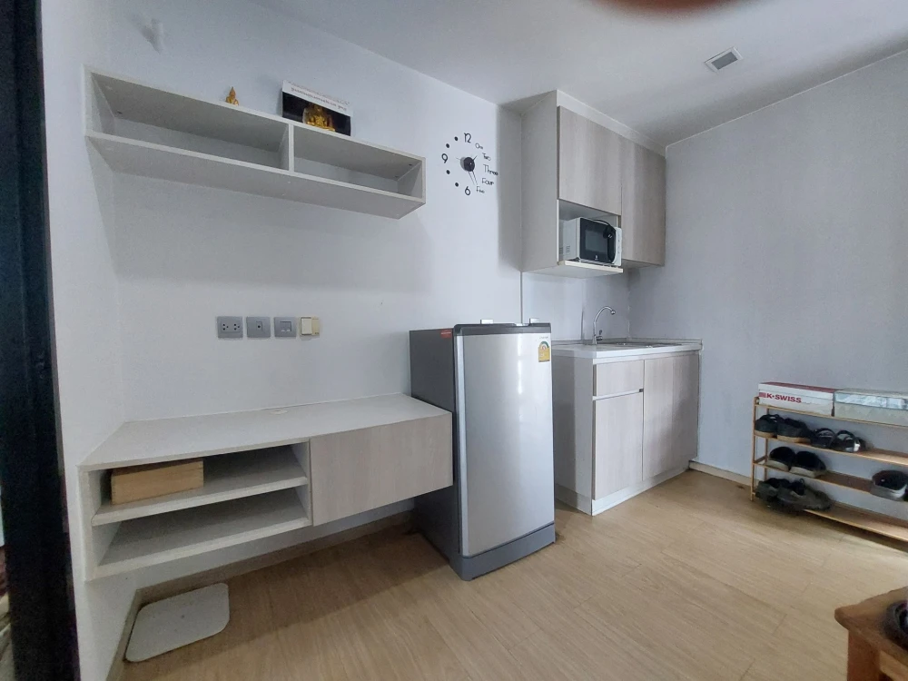 Wynn Condo, Phaholyothin 52, 8th floor, corner unit for sale. Quiet and private, perfect for relaxation. Don't miss out!