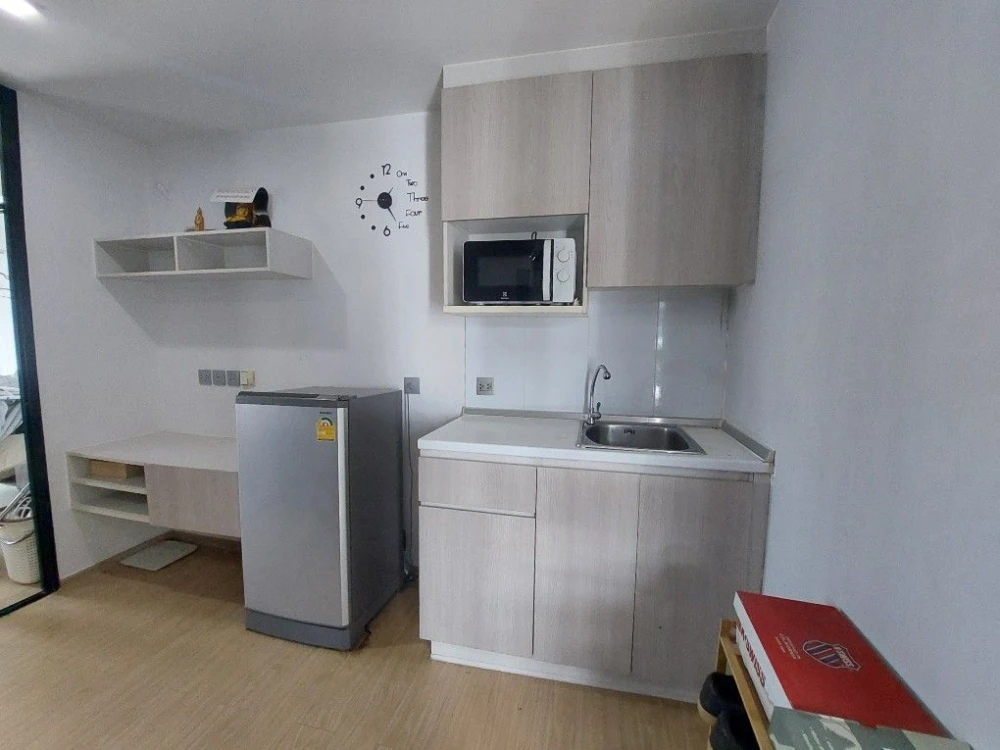 Wynn Condo, Phaholyothin 52, 8th floor, corner unit for sale. Quiet and private, perfect for relaxation. Don't miss out!