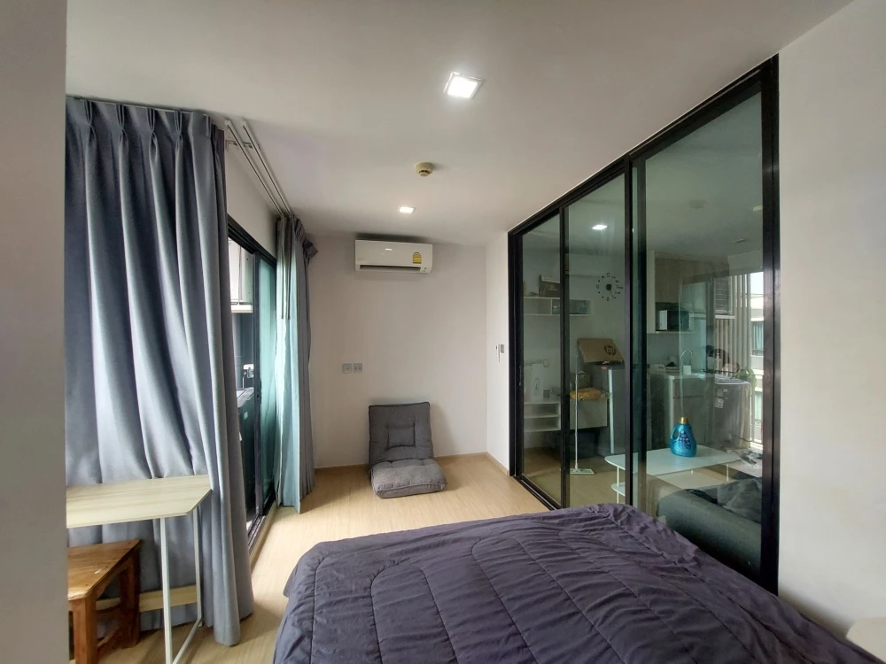 Wynn Condo, Phaholyothin 52, 8th floor, corner unit for sale. Quiet and private, perfect for relaxation. Don't miss out!