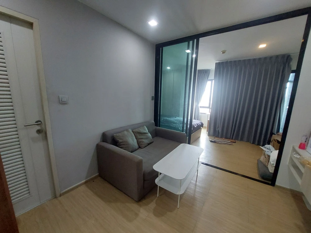Wynn Condo, Phaholyothin 52, 8th floor, corner unit for sale. Quiet and private, perfect for relaxation. Don't miss out!
