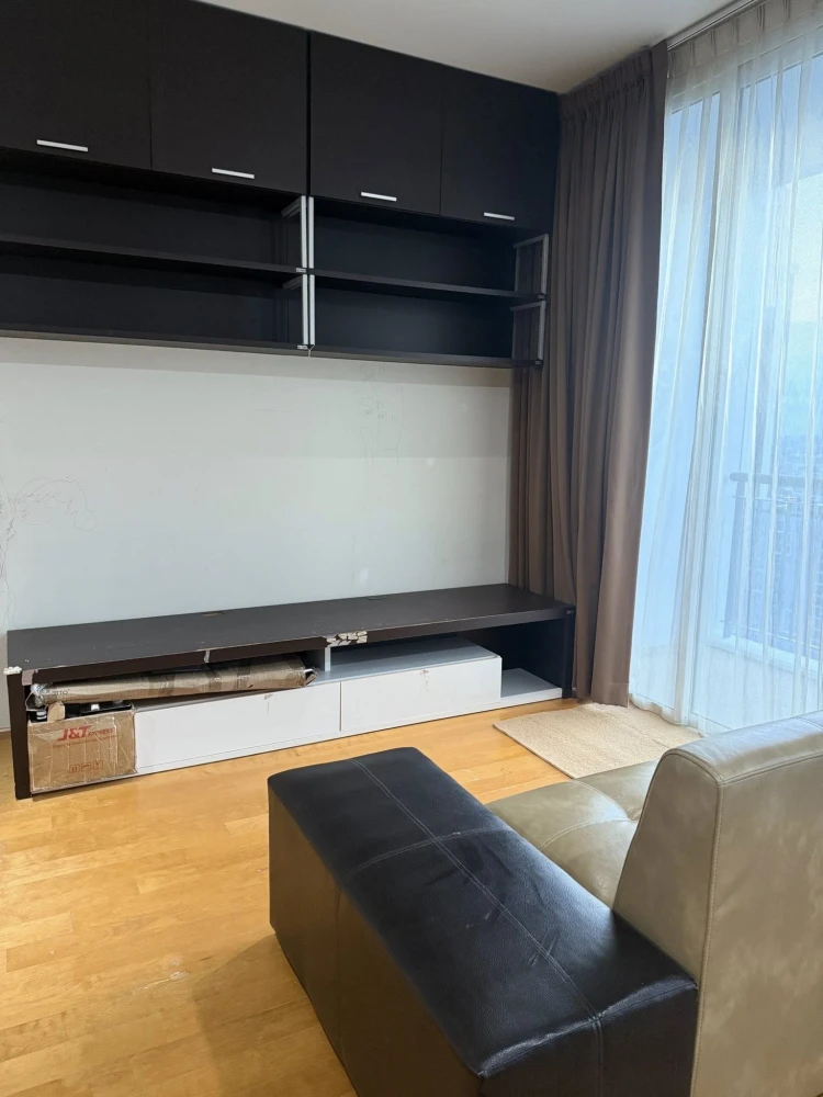 For sale: Villa Ratchadevi, corner room on the 40th floor, sunset view of the capital city, don't miss it.
