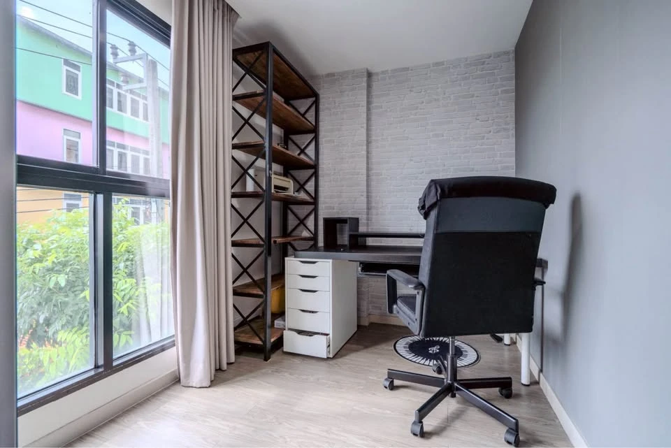 Villa Lasalle for sale, Building A, 3rd floor, 2 bedrooms, 1 bathroom, wallpapered throughout the room, just bring your belongings and move in.