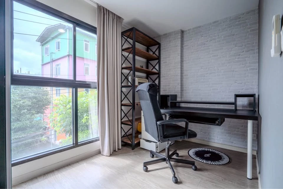 Villa Lasalle for sale, Building A, 3rd floor, 2 bedrooms, 1 bathroom, wallpapered throughout the room, just bring your belongings and move in.